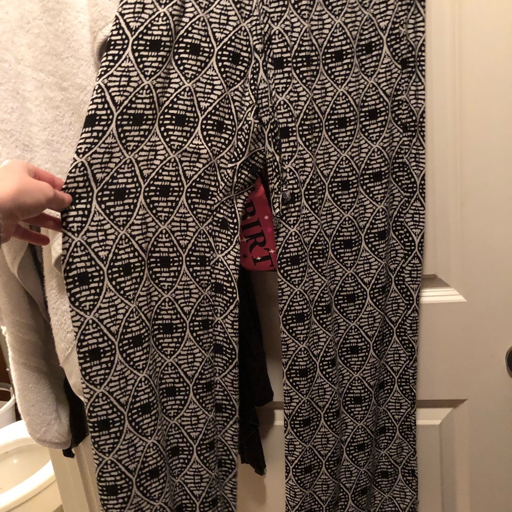 Black and white flowy pants!